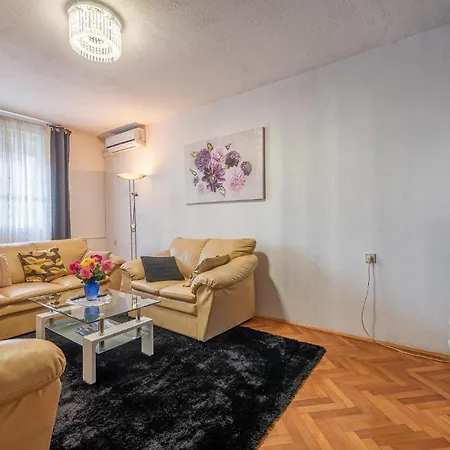 Amazing In With Wifi And 2 Bedrooms Zadar
