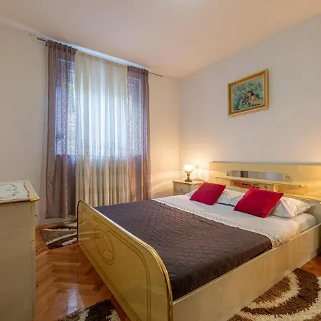 Apartment Amazing In With Wifi And 2 Bedrooms *
